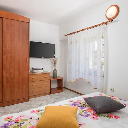Apartment With Parking Space Punat, Krk - 15451 *
